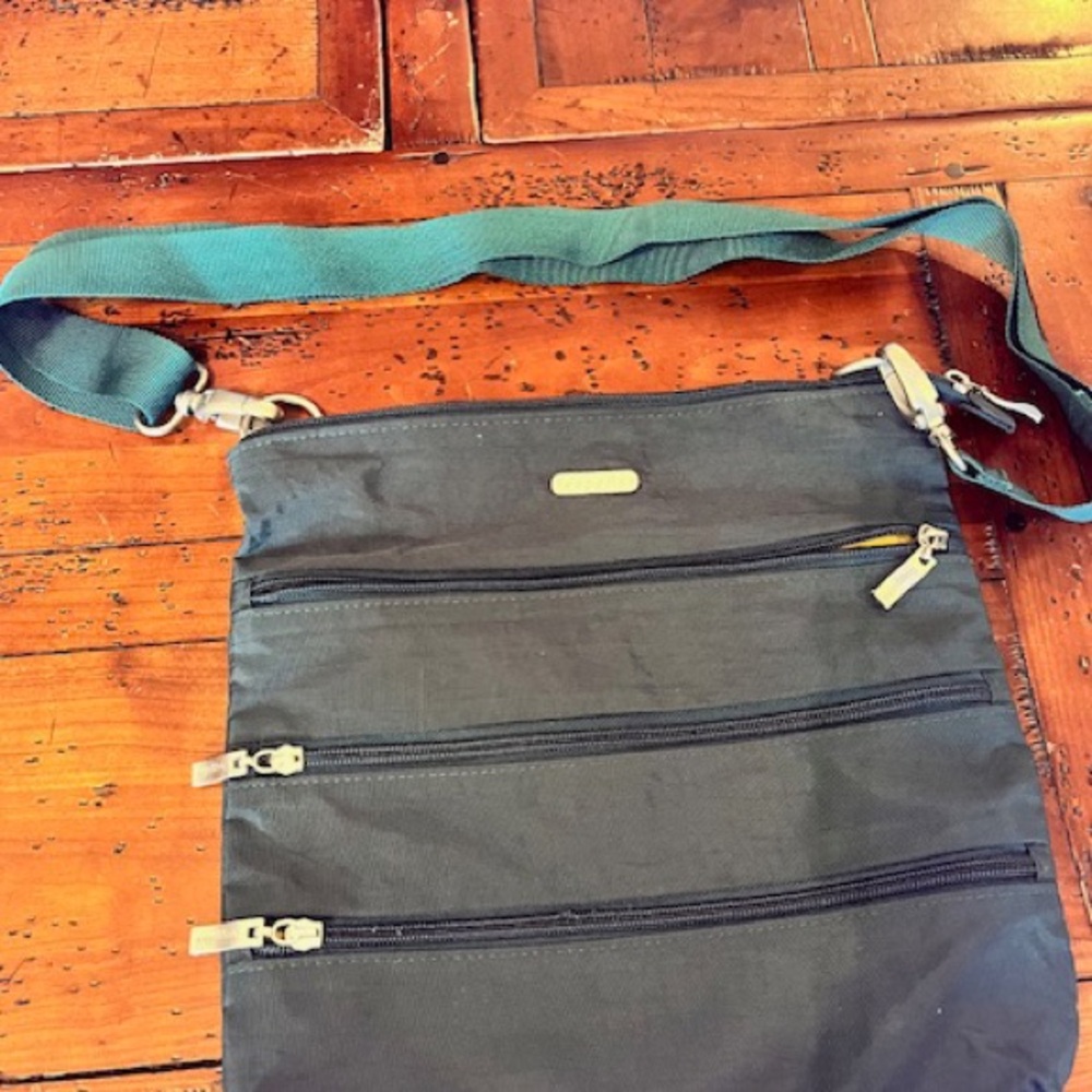 Baggalini crossbody